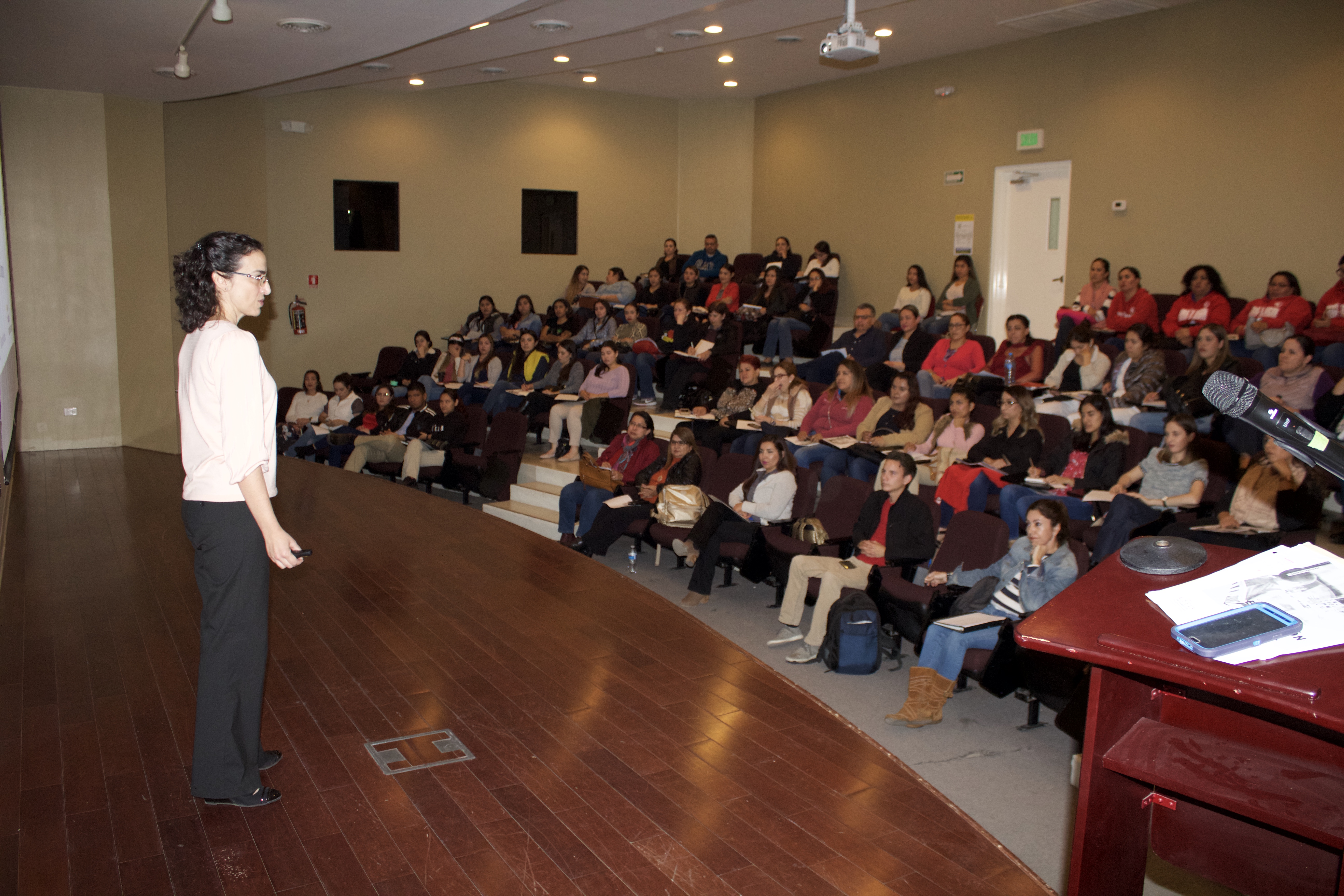 Se lleva a cabo Plática/Taller: Niños con Necesidades Especiales