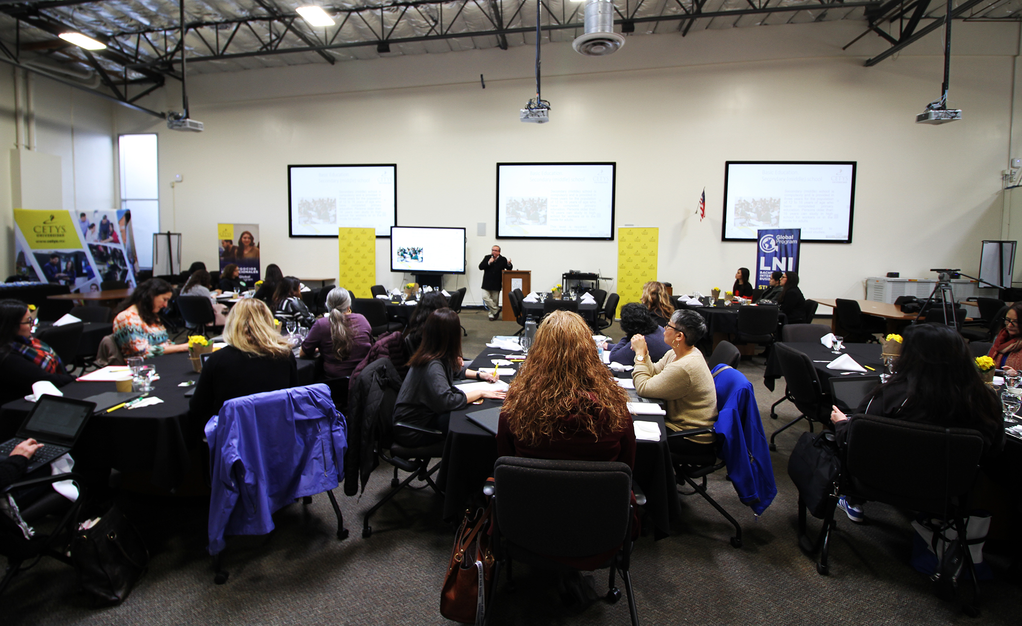 Se reúnen con Consejeros del Sur de California