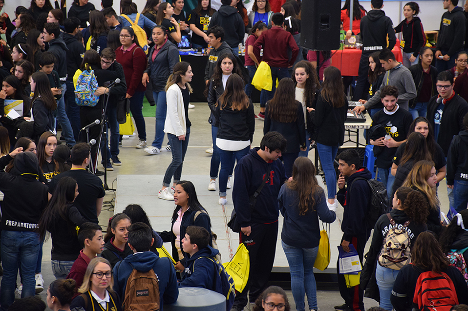 Próximos universitarios buscan más que un salón de clases