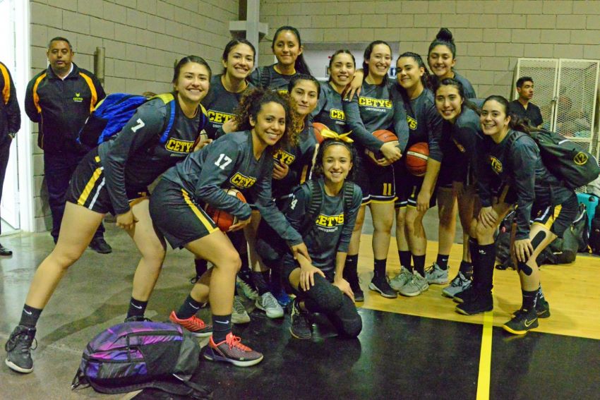 Zorros femenil campeonas de baloncesto en la Universiada Regional
