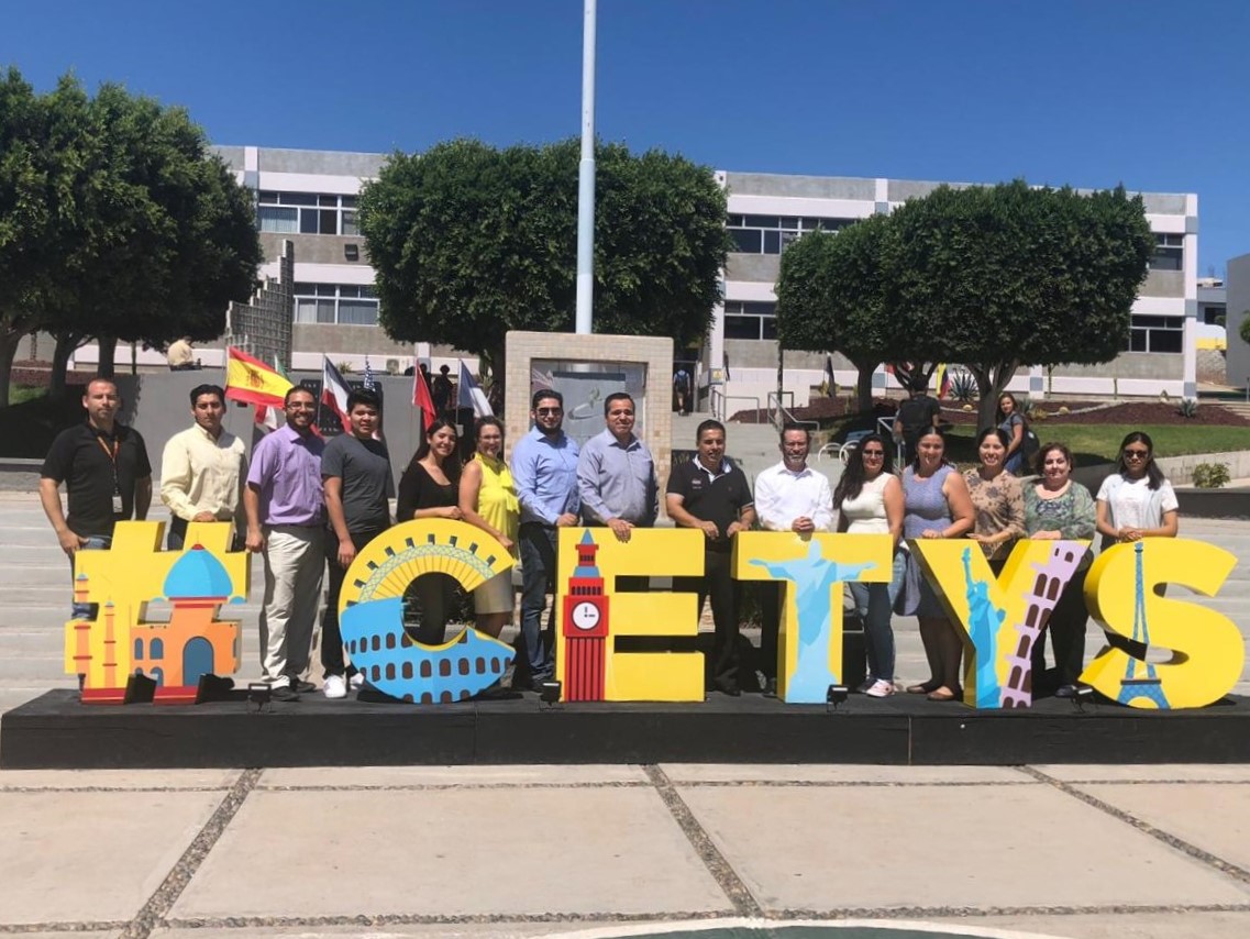 Astronauta José Hernández y CETYS inician desarrollo de tecnología aeroespacial