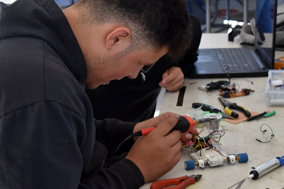 Muestran en CETYS conocimiento en robótica de futuros ingenieros de BC