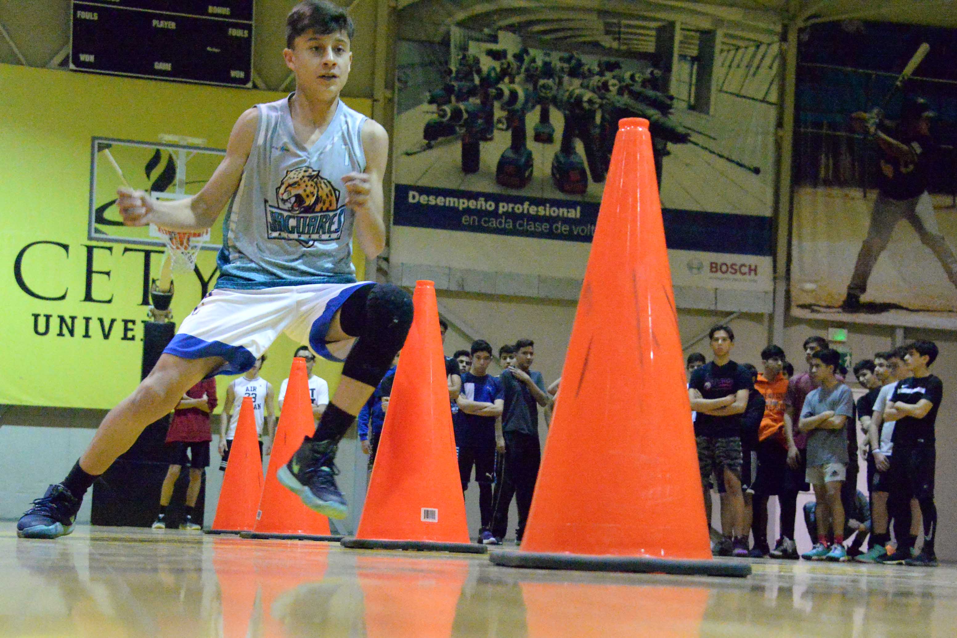 Responden jóvenes a los Try Outs de Basquetbol Juvenil