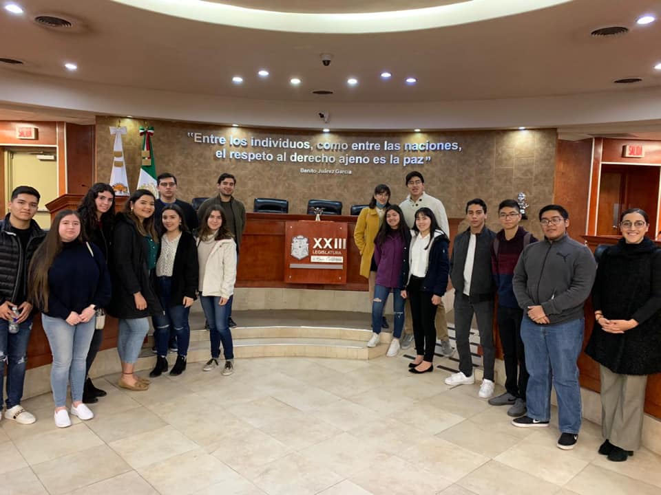 Alumnos de Derecho realizan visita a los tres poderes del Estado