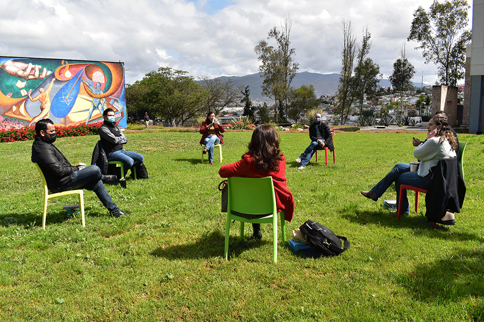 Los docentes en Campus Tijuana, se reunen tomando las medidas de seguridad previstas en los protocoloes de seguridad de CETYS Universidad, ante la nueva normalidad.