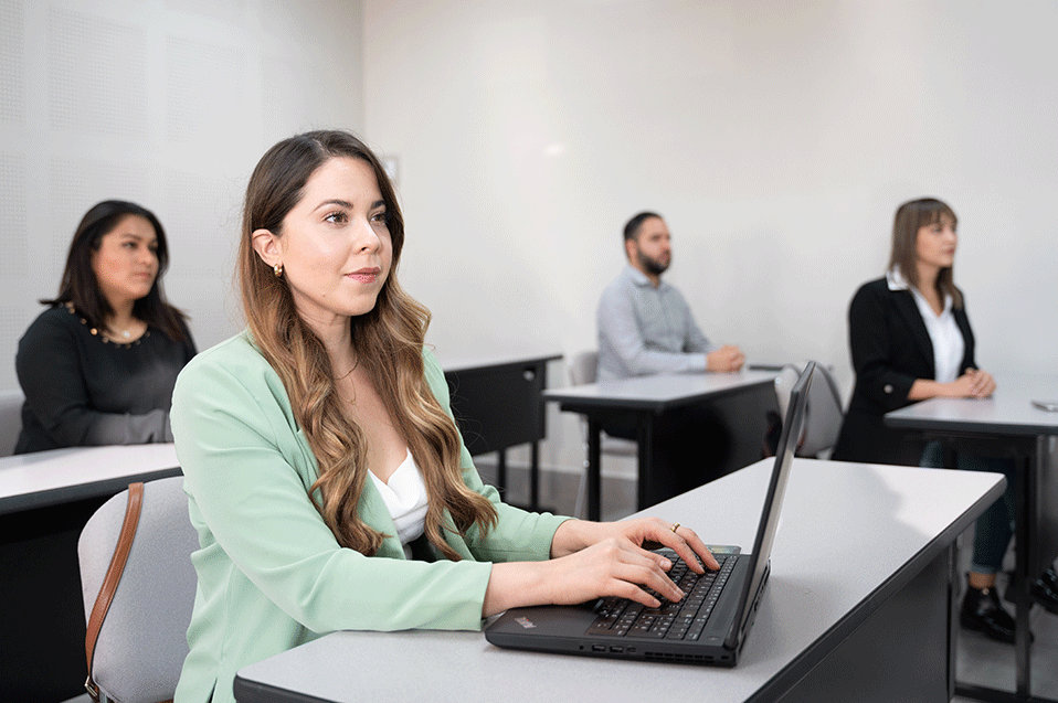 Maestría y/o doctorado aumenta oportunidades de éxito laboral