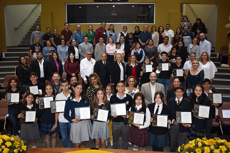 Jóvenes de secundaria y preparatoria ganan beca excelencia para estudiar en CETYS