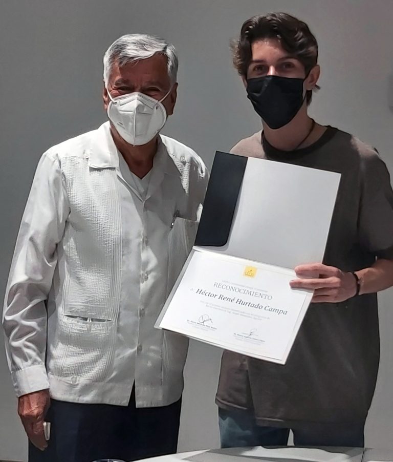 Recibe Héctor René Hurtado Campa primera entrega de la Beca Ing. Ángel
