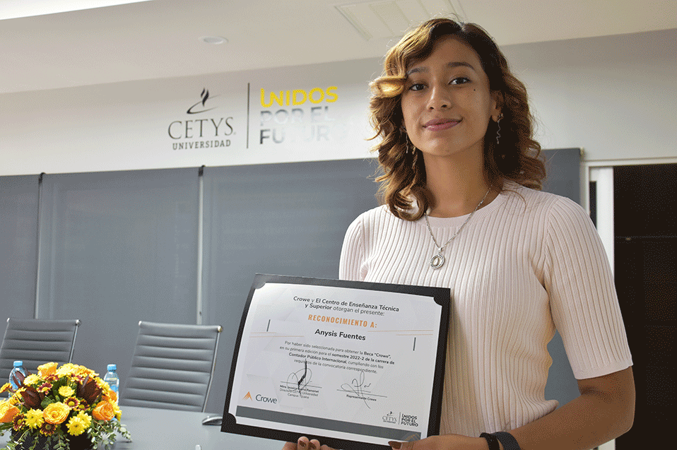 Anysis Fuentes, ganadora de la Beca Crowe en CETYS Tijuana