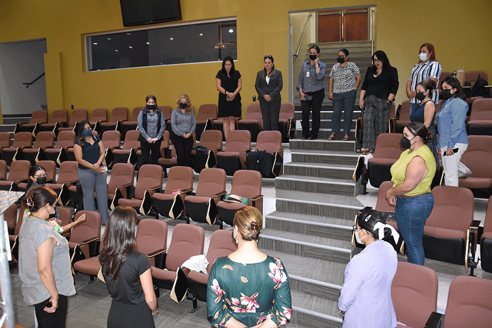 Iniciativa 12 meses + 12 mujeres
