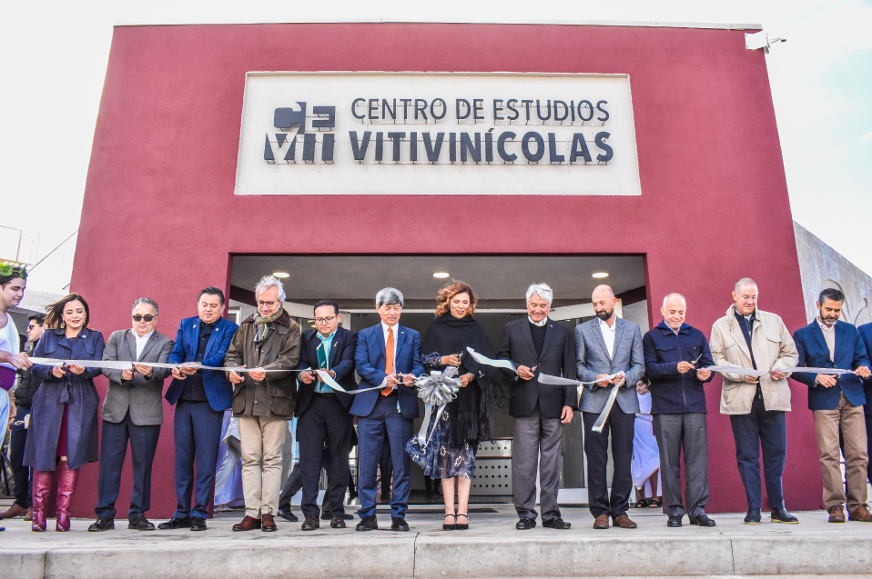 Inauguran en CETYS único centro de investigación en México en temas del vino