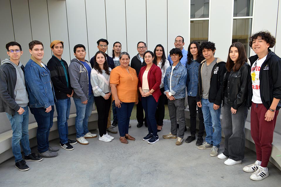 Alumnos y docentes de CETYS desarrollan proyectos tecnológicos aplicados a la salud en el Grupo EMED