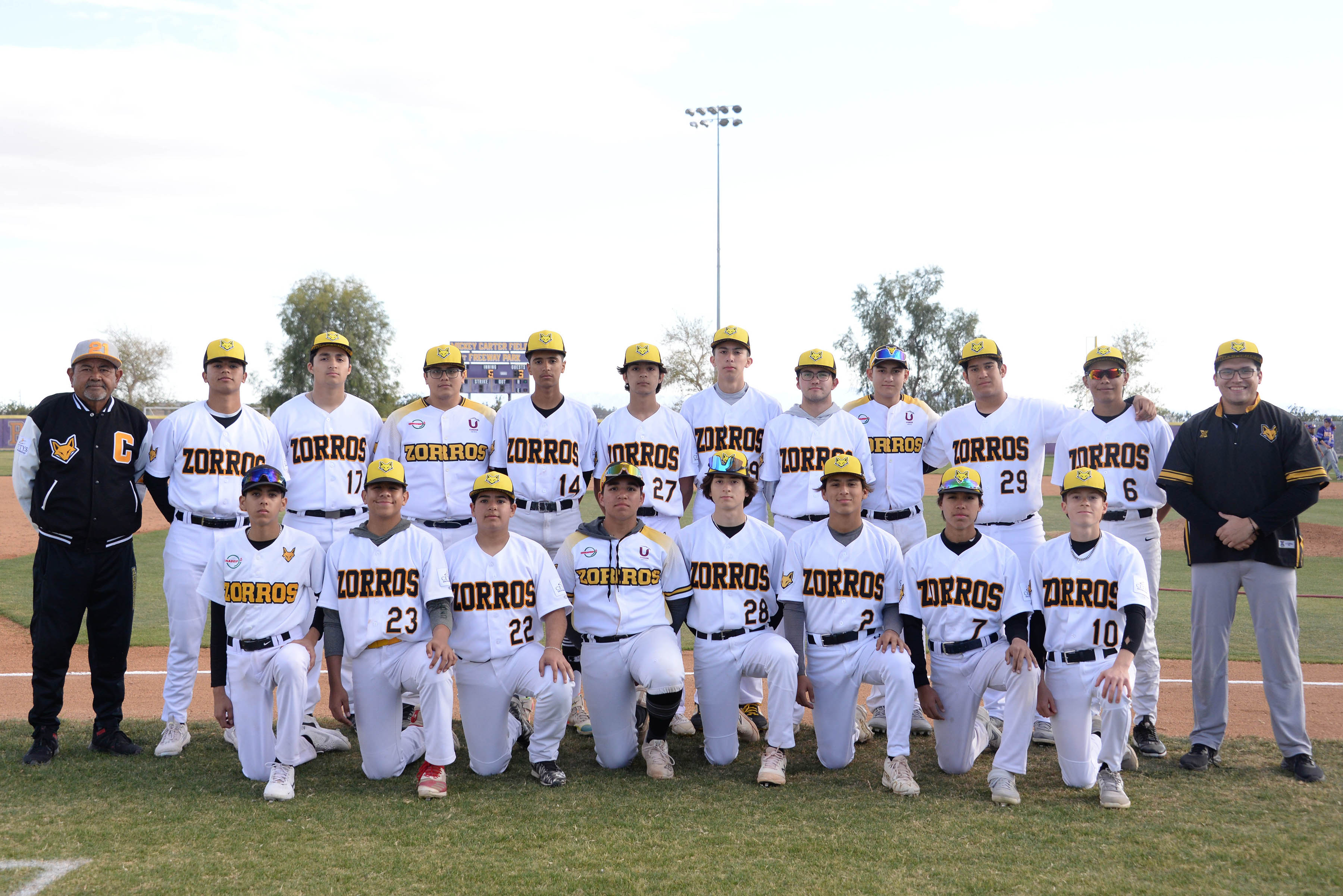 Zorros estrenan uniformes en Torneo de Béisbol en California