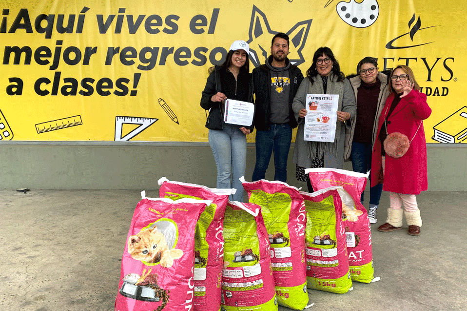 Grupo Estudiantil Terravita dona alimento en pro de los gatos
