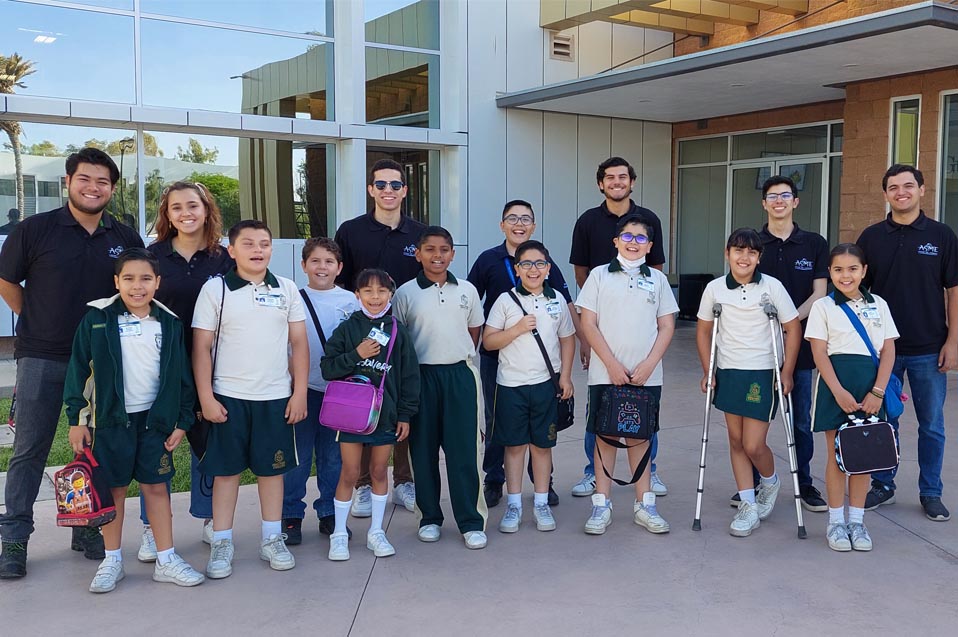 Aprenden sobre ingeniería mecánica en el Cultivating Future Engineers alumnos del Colegio Discovery