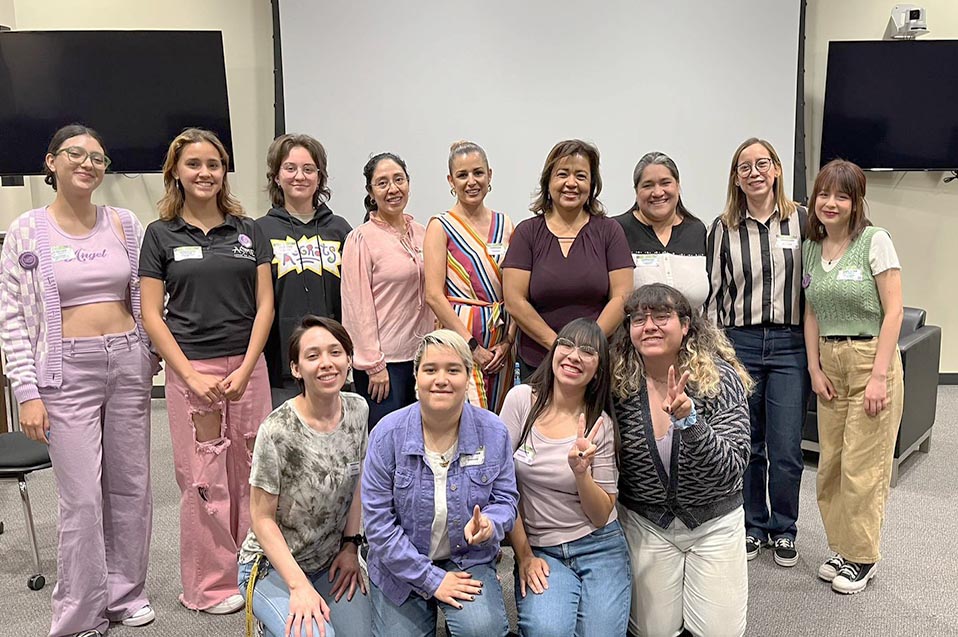 Transmiten e inspiran pasión por la ingeniería durante Woman in Engineering