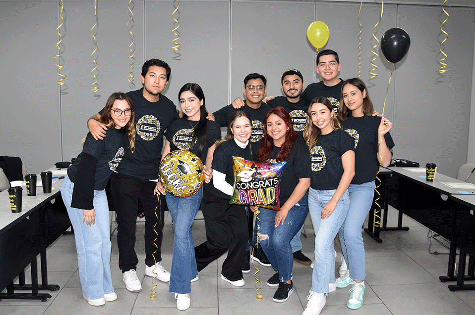 Ellos son la primer generación de la Licenciatura en Logística Internacional