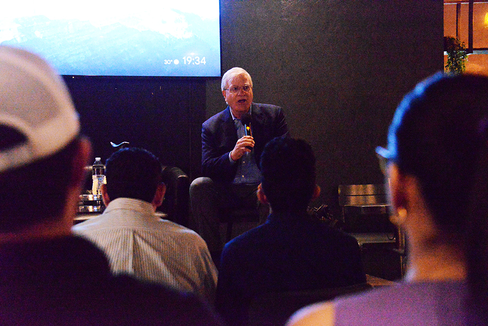 Presentan libro The Entrepreneur Within del Dr. Alex DeNoble