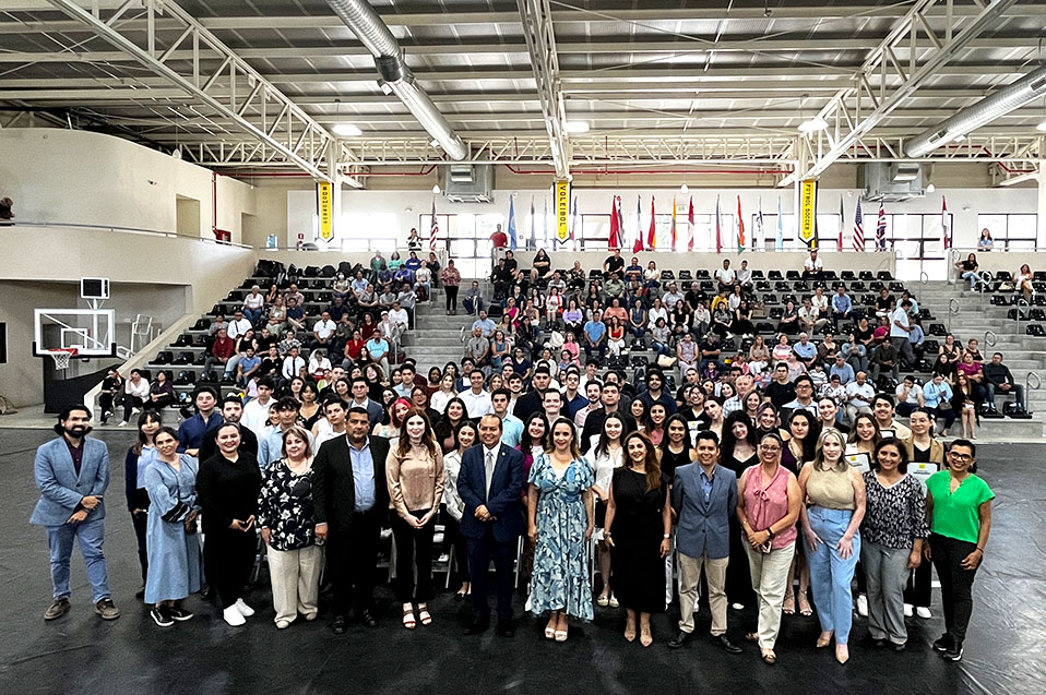 CETYS Ensenada reconoce a estudiantes destacados de Preparatoria y Profesional