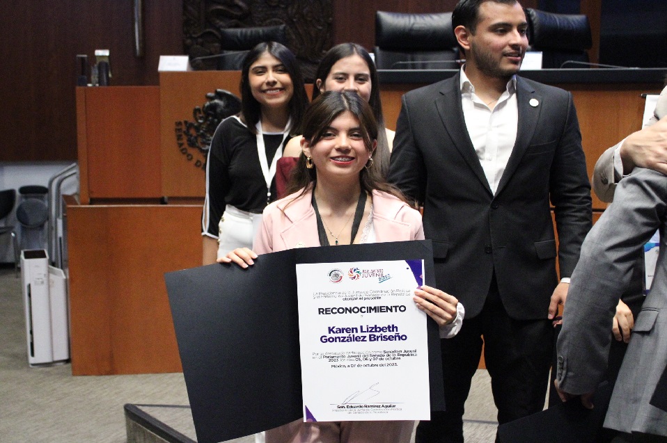 Karen González Briseño representa a B.C. en Parlamento Juvenil del Senado de la República