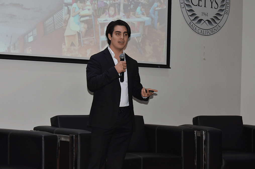 Alumnos de Campus Tijuana exponen sobre consecuencias humanas de la globalización