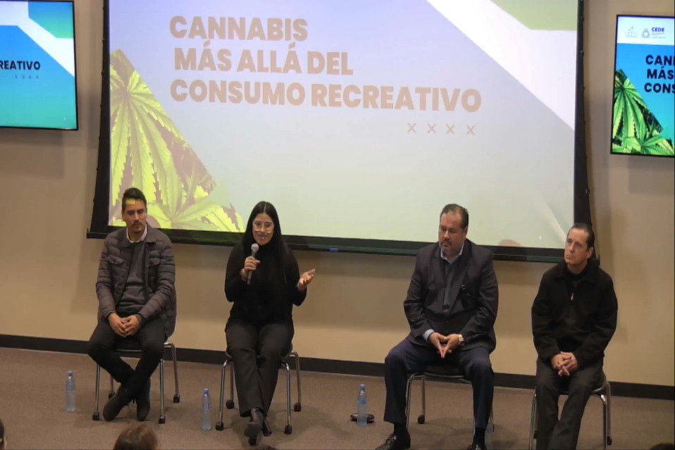 Grupo de expertos comparten opiniones en foro sobre el consumo de Cannabis