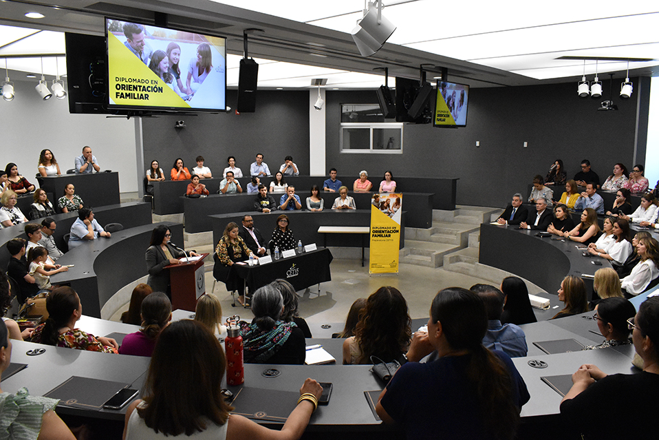 Padres de familia concluyen Diplomado en Orientación Familiar