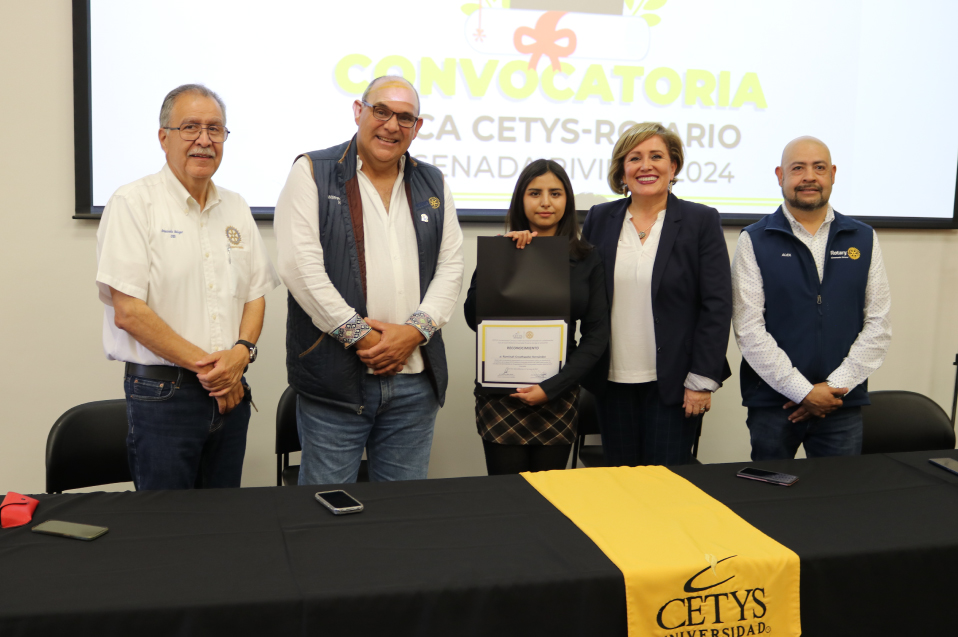 Entregan beca CETYS-Rotario de 100% a alumna de Diurna 2