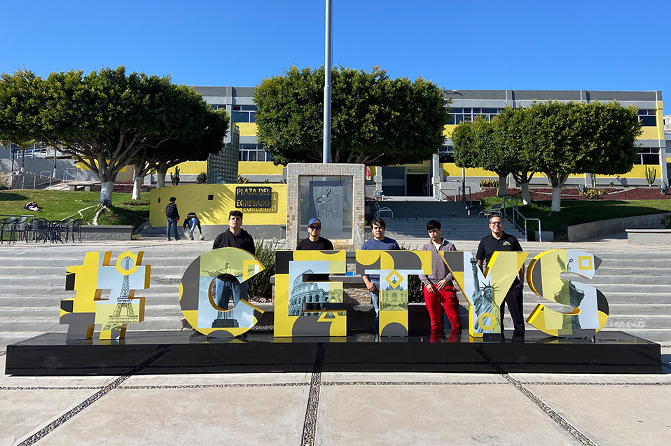 Estudiantes de CETYS producen bloques de concreto y plástico reciclado