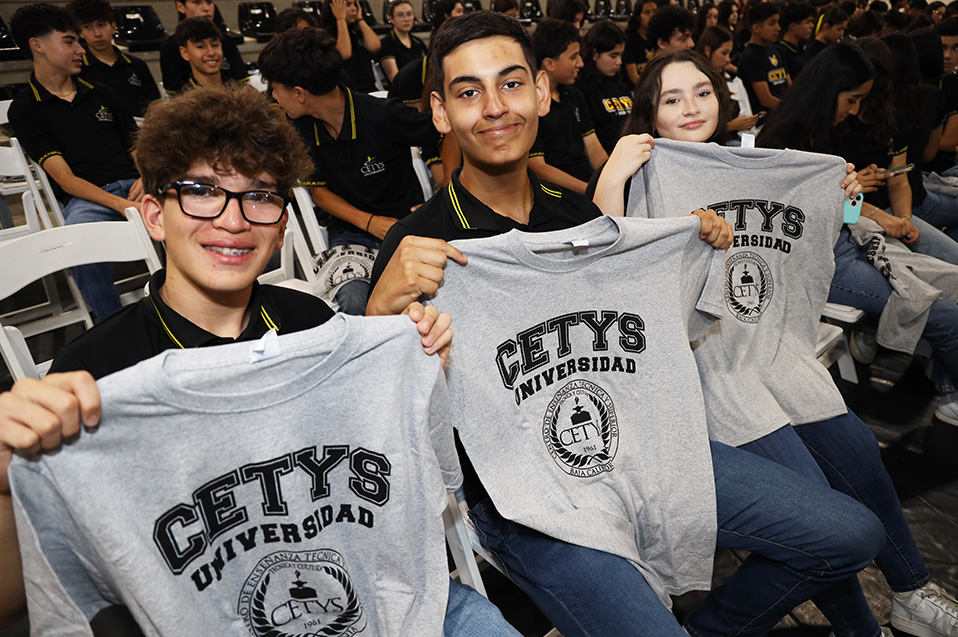 Dan bienvenida a estudiantes de nuevo ingreso con entrega de becas en CETYS Ensenada
