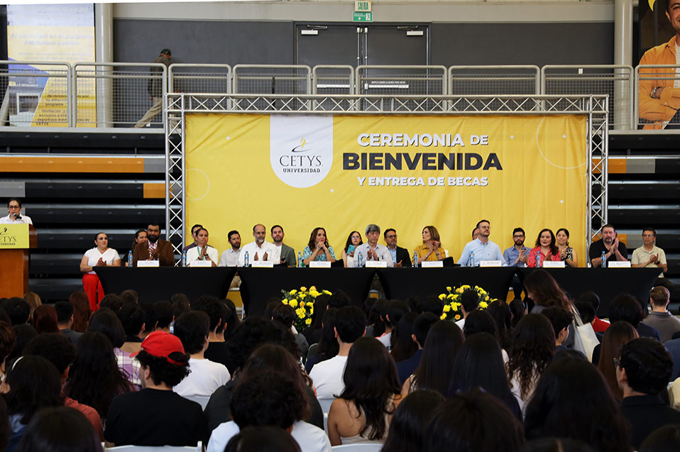 Sistema CETYS da la bienvenida y entrega becas a nuevos Zorros