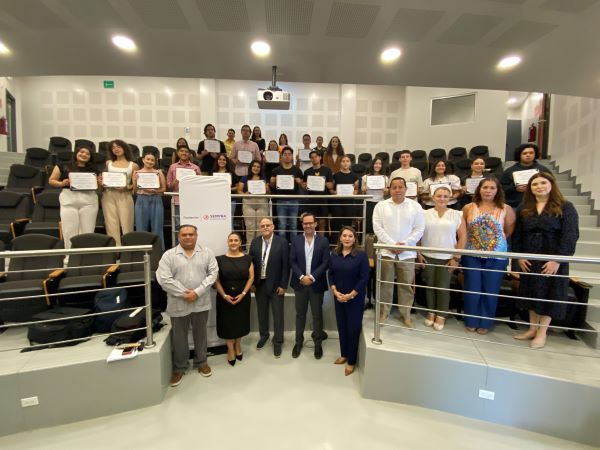 Entrega SEMPRA Infraestructura becas a alumnos de CETYS Universidad