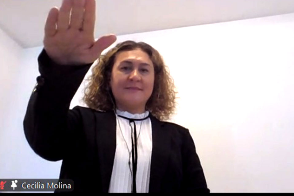 Egresada del Doctorado en Educación de CETYS toma protesta con tesis sobre estudiantes transfronterizos