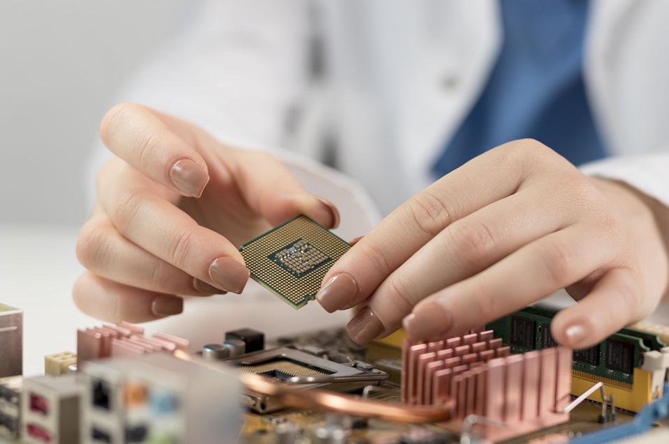 Docentes de CETYS se integran a capacitación en semiconductores e IA en alianza con industria y gobierno
