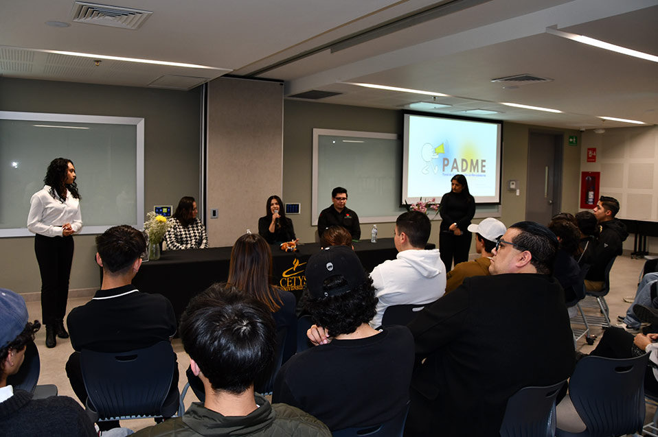 Expertos comparten experiencias y consejos de la Administración de Mercadotecnia