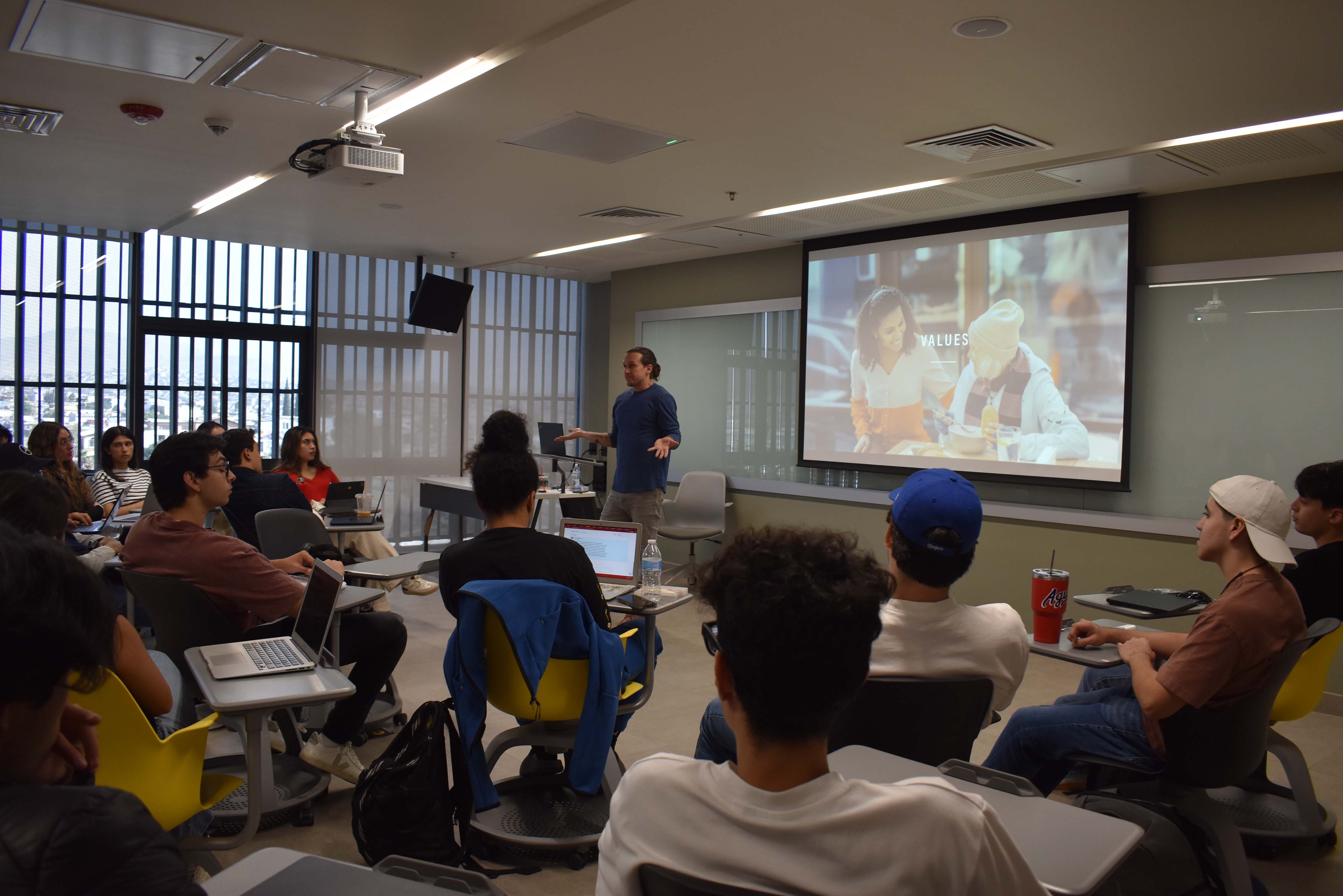 Alumnos de Doble Grado reciben a profesores de City University of Seattle en los 3 campus de CETYS Universidad