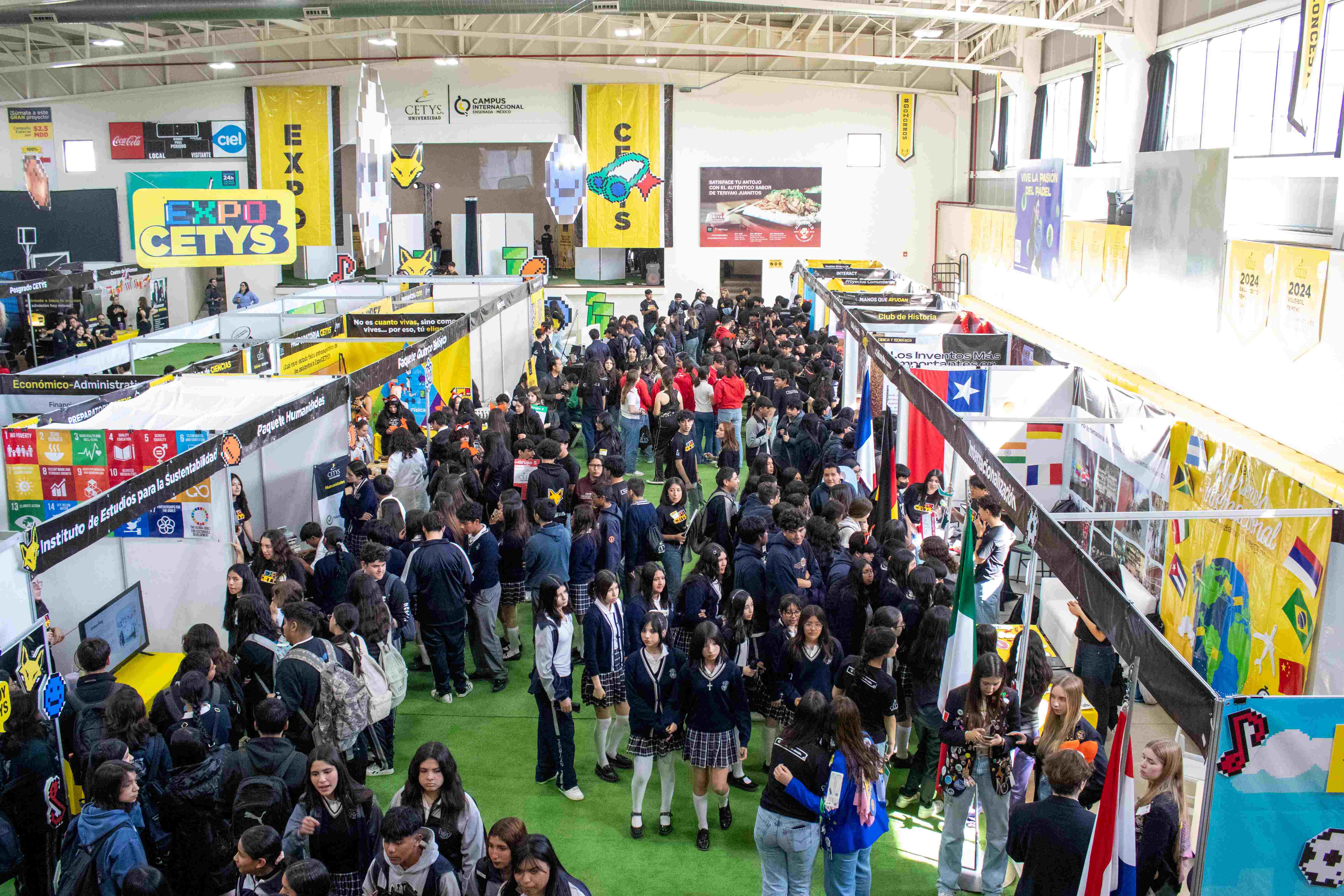 Más de mil jóvenes de secundaria exploran su futuro académico en ExpoCETYS