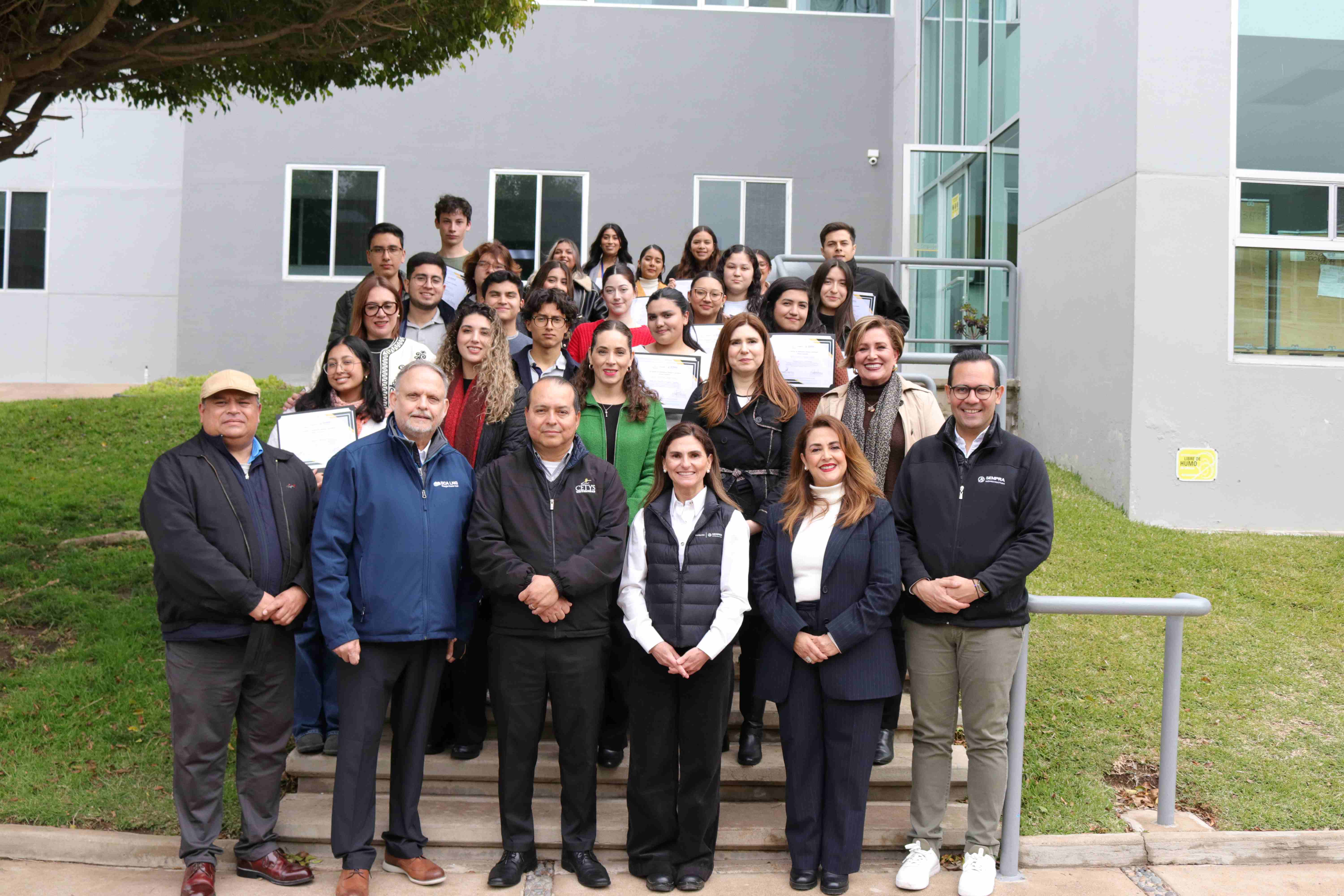 Entrega SEMPRA Infraestructura beca a 25 estudiantes de CETYS Universidad