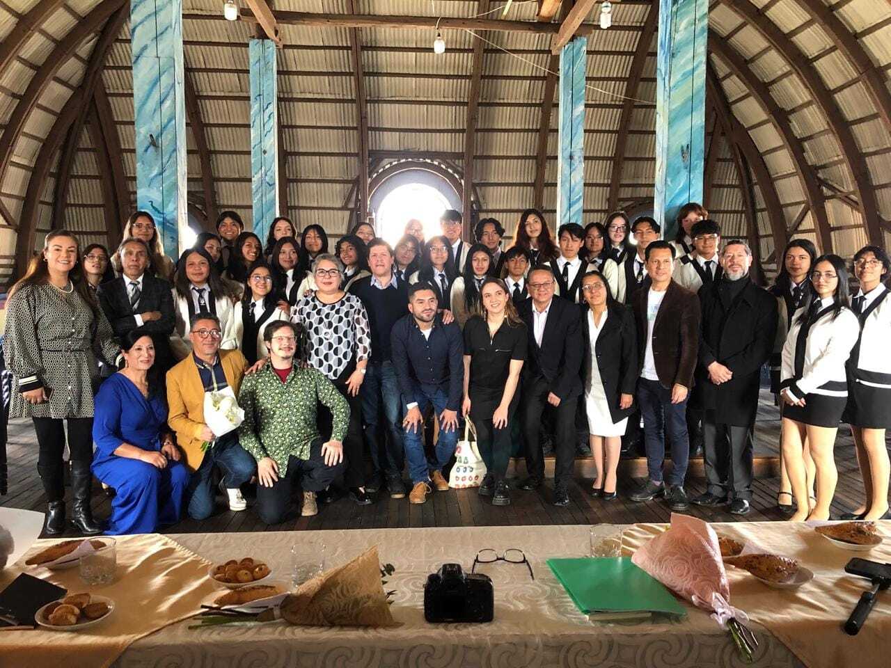 Jorge Ortega, presencia destacada en encuentro de poetas en Ecuador