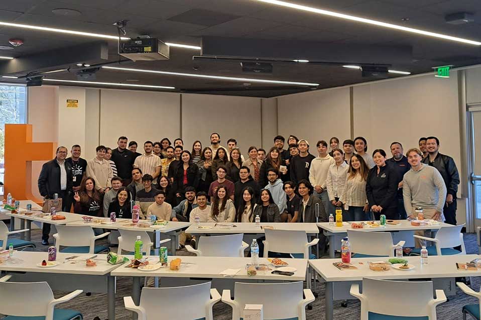 Estudiantes de Ingeniería de CETYS Tijuana visitan Teradata en San Diego