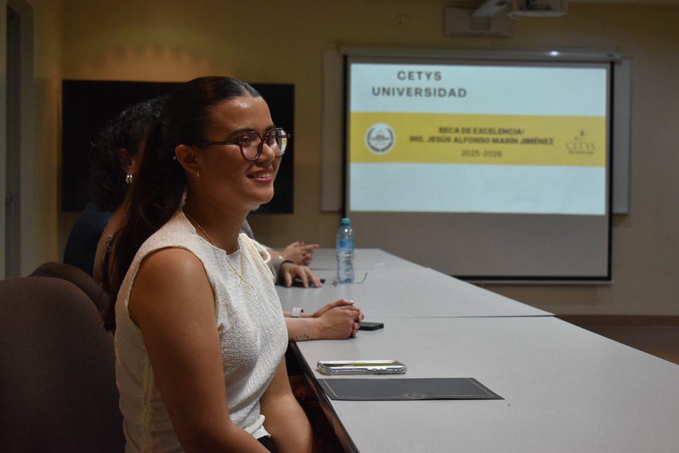 Kamila García recibe la Beca de Excelencia Ing. Jesús Alfonso Marín Jiménez en CETYS Universidad