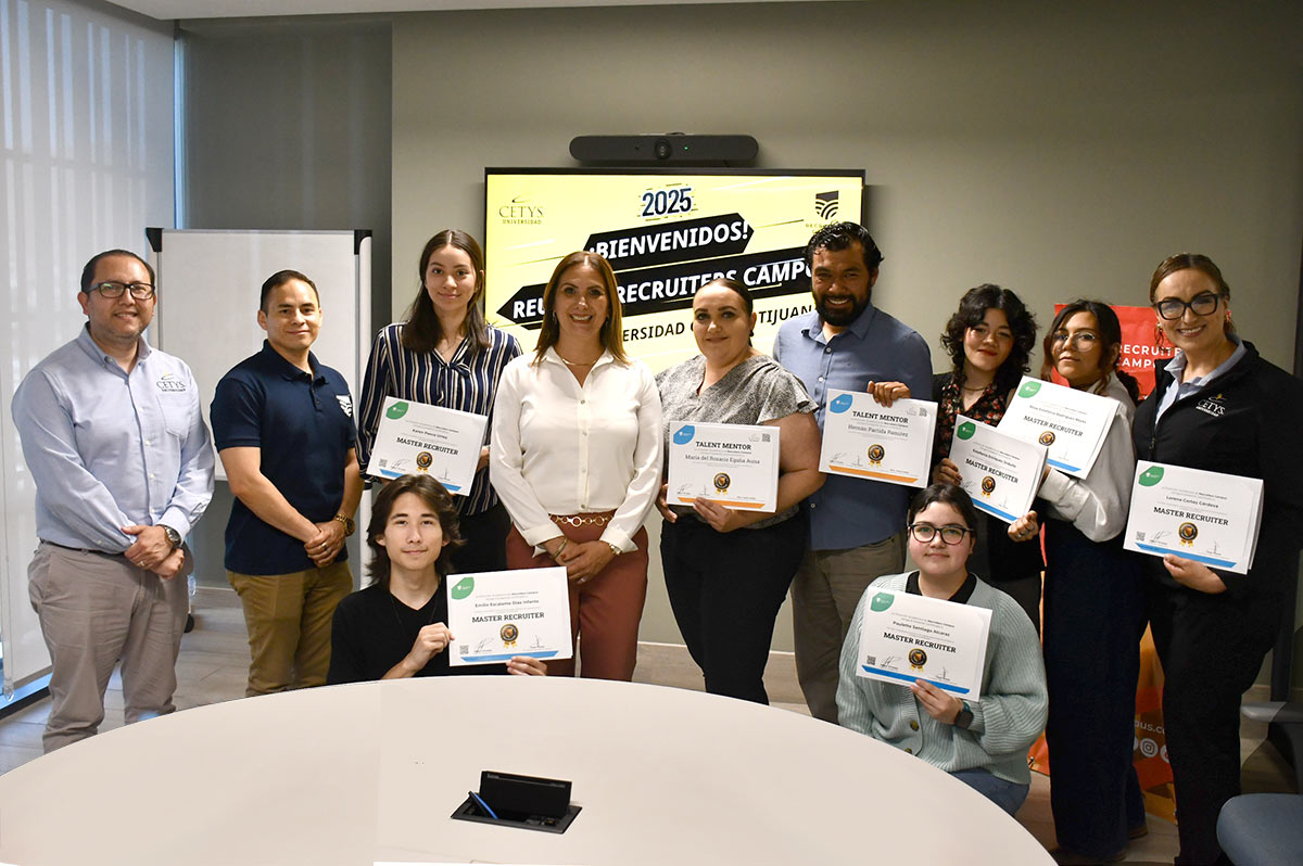 Estudiantes y docentes de Psicología reciben certificación especializada Recruiters Campus