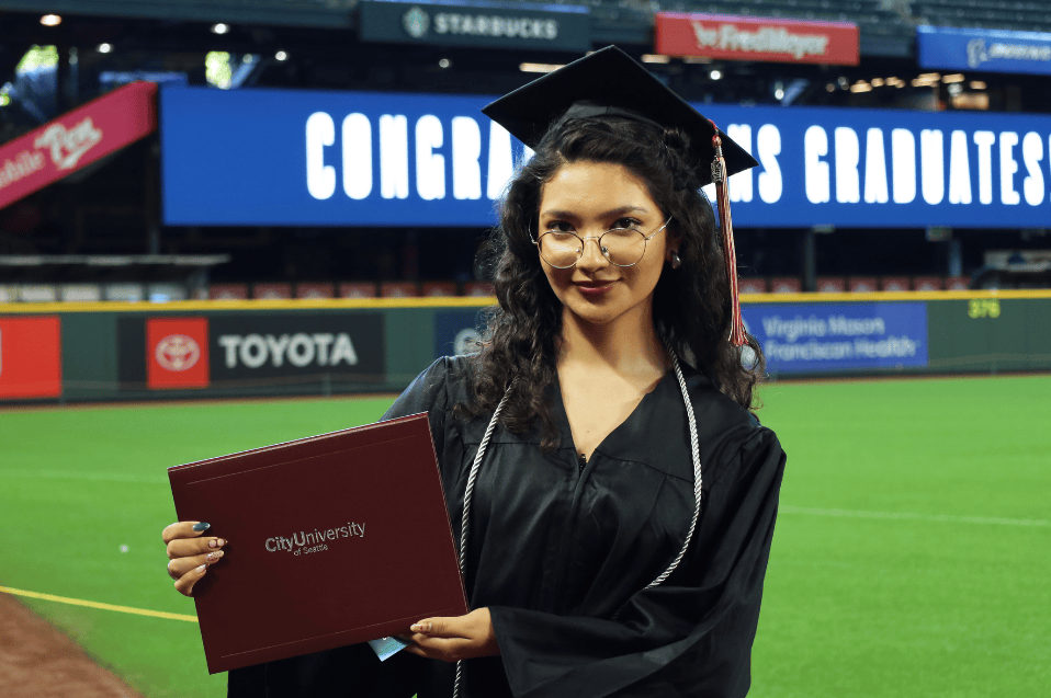 Marina Trujillo: Egresada de CETYS Tijuana con Doble Grado y una historia de éxito a los 19 años