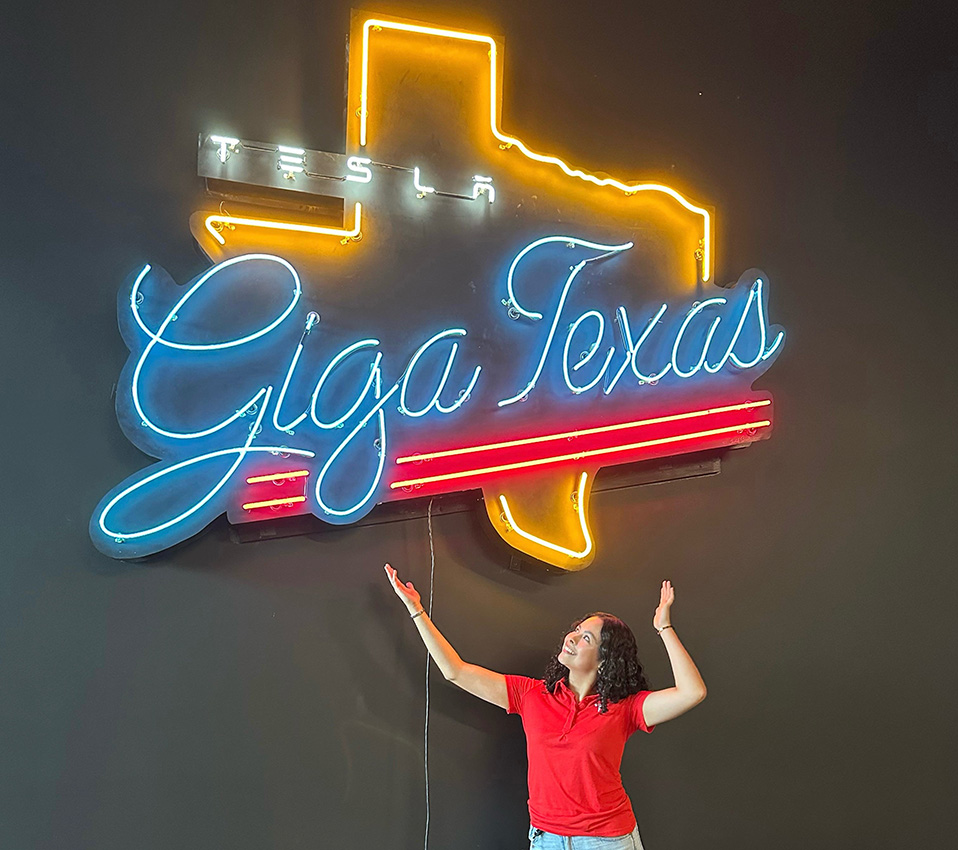 Alumna de CETYS Mexicali realiza internship en Tesla