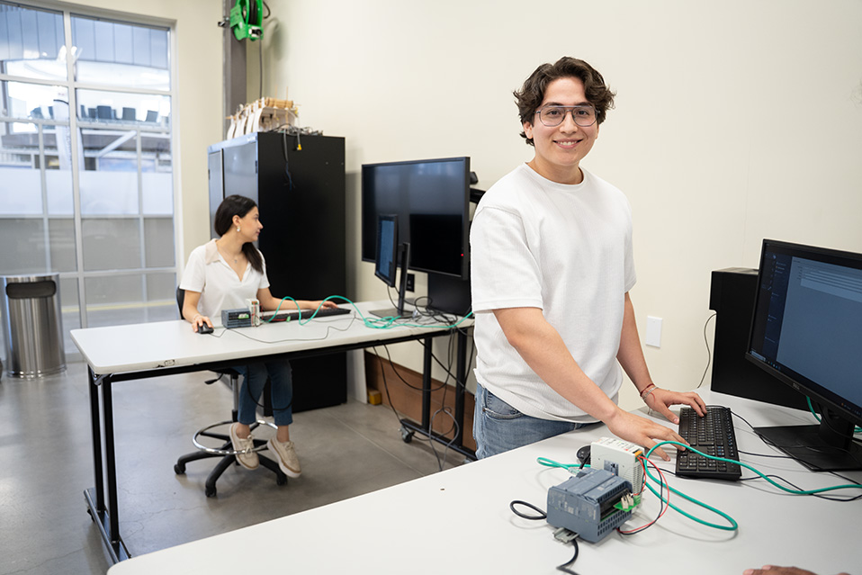 Estudiantes de Ingeniería enfrentan retos reales con el proyecto Capstone