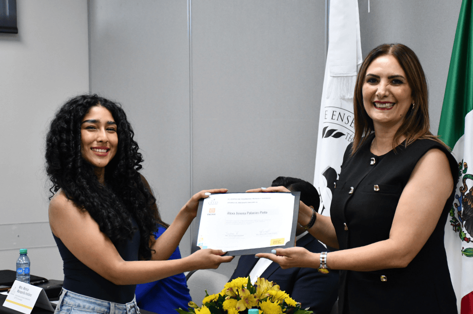 Ella es Alexa Palacios, ganadora de la Beca Desarrollos EnCasa 2025