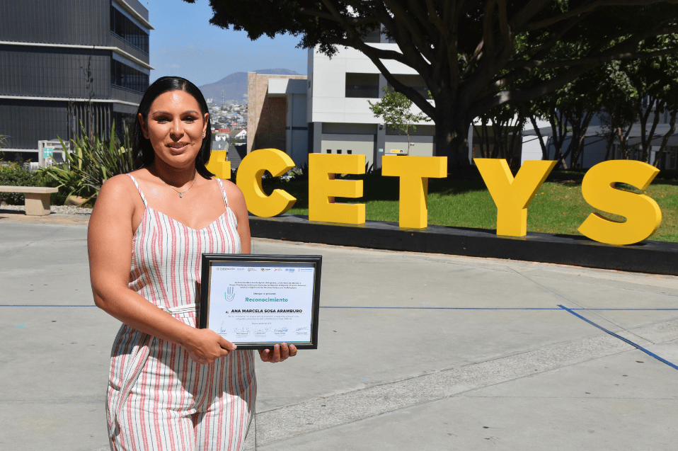 Mtra. Ana Marcela Sosa de CETYS recibe reconocimiento por impulsar inclusión de personas refugiadas en Baja California