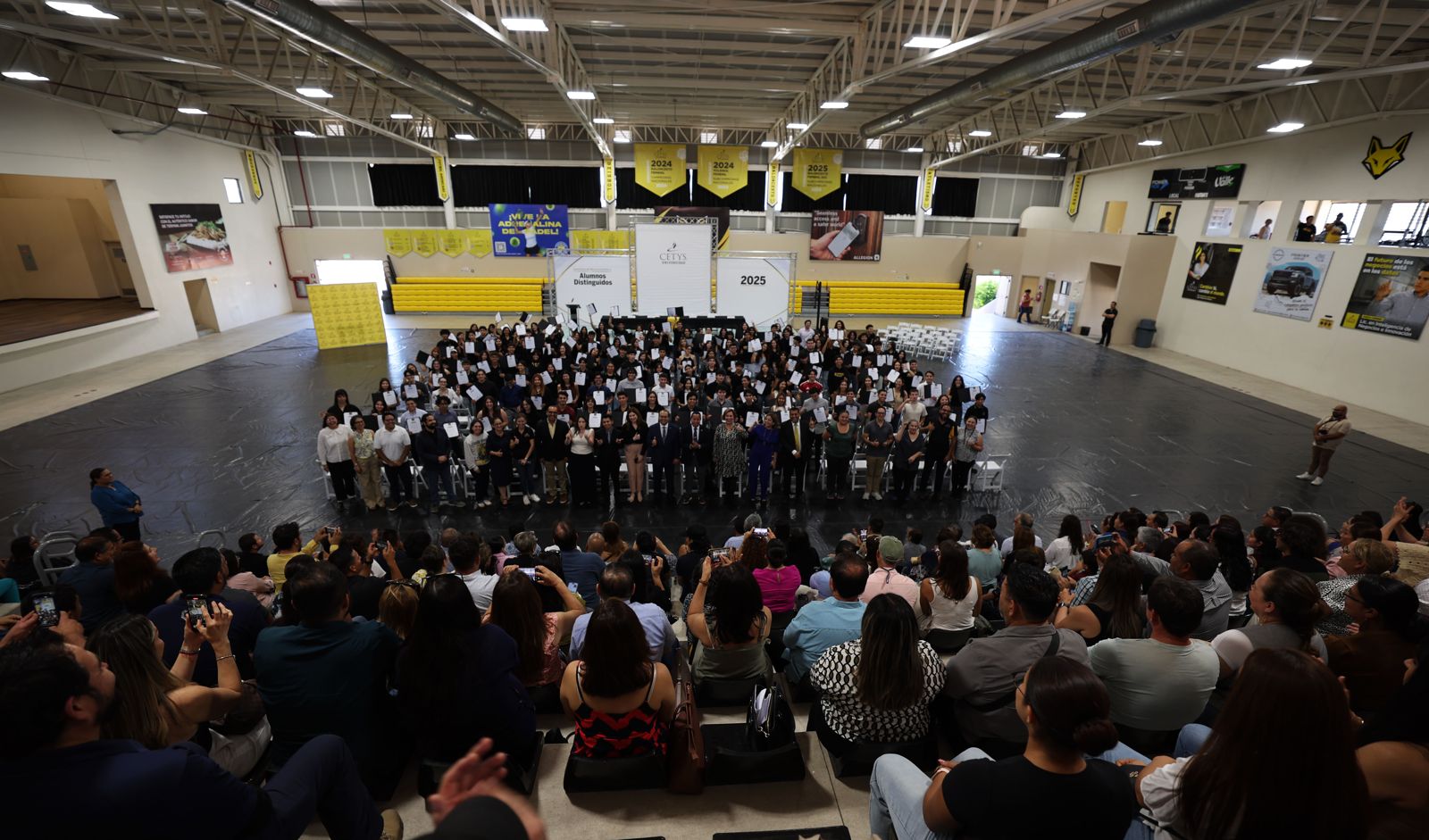 ¡Orgullo zorro! CETYS Ensenada celebra el éxito de sus estudiantes más destacados de 2025