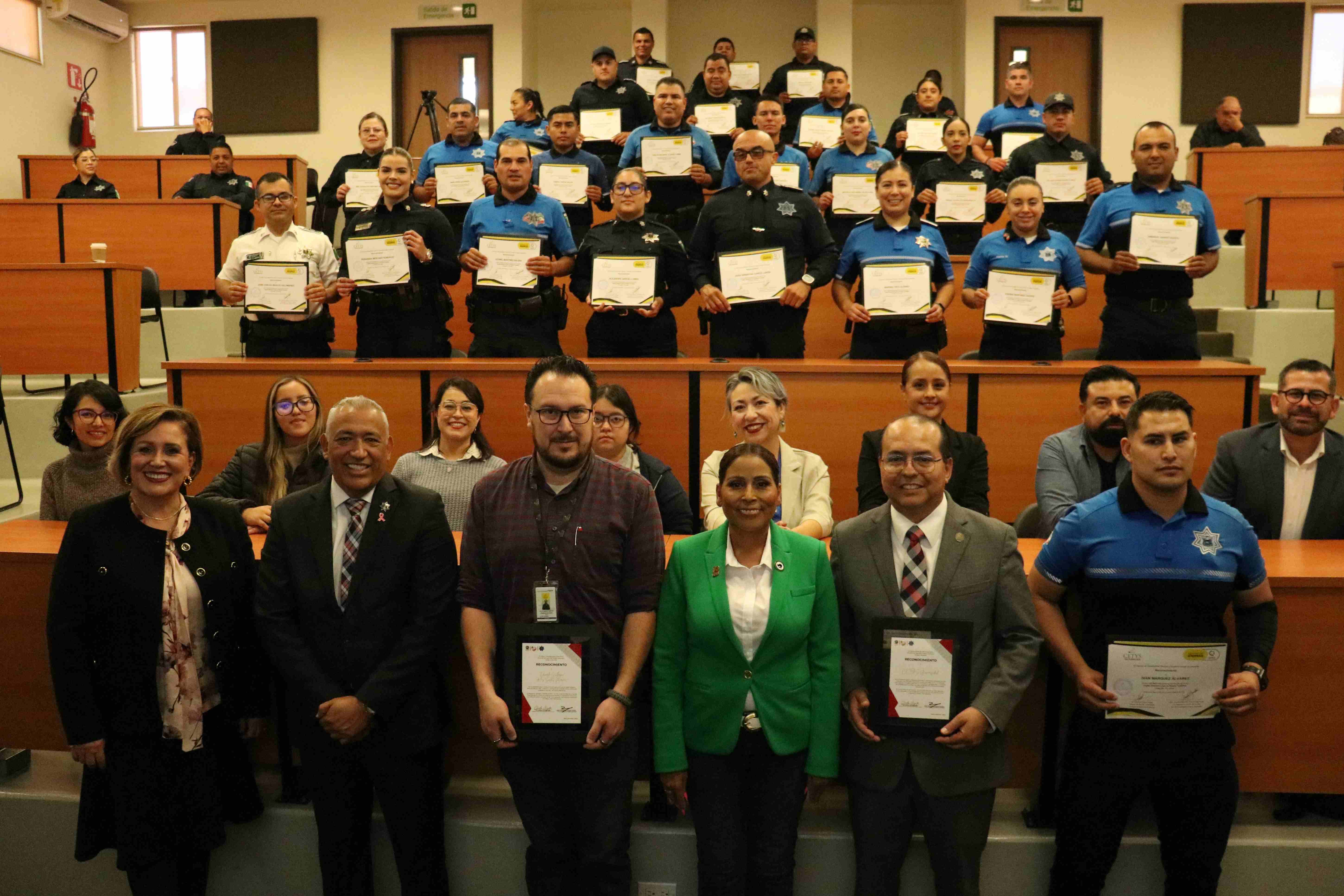 Concluye en CETYS Universidad curso de inglés para policías de Ensenada