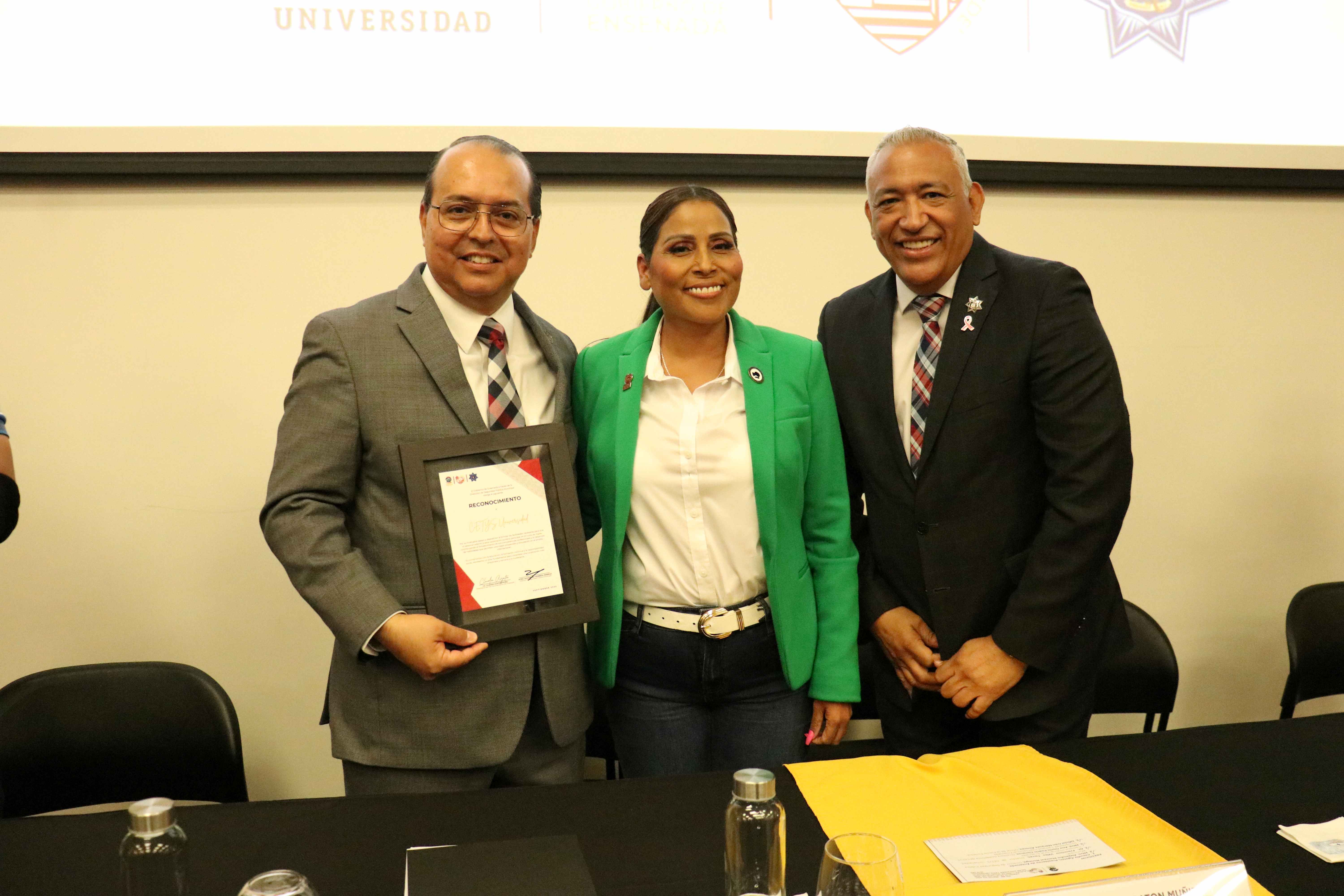 Concluye en CETYS Universidad curso de inglés para policías de Ensenada